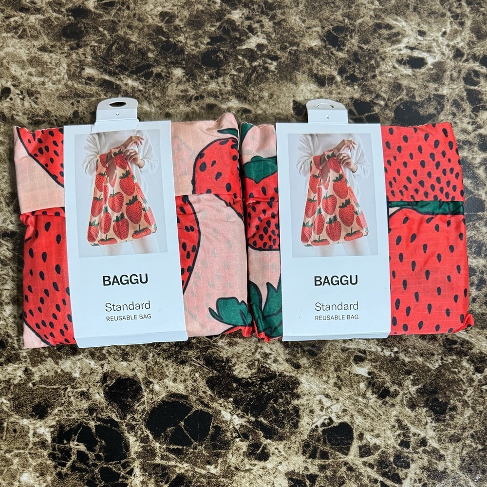 Set Of 2 BAGGU Standard Bag Big STRAWBERRY NWT Set Of 2 BOGO